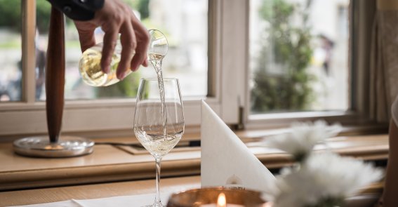 Im Restaurant Mohren ist Genus ganz groß geschrieben - edle Weine, feine Speisen und die besondere Atmosphäre erschaffen ein Erlebnis für alle Sinne!