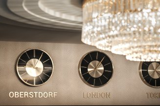 Im Hotel Mohren in Oberstdorf verliert die Zeit ihre Bedeutung: Statt Minuten und Stunden zu zählen, genießen Gäste jeden Augenblick voller Ruhe und Genuss. So wird der Urlaub im Allgäu zu einer Auszeit, in der Erinnerungen wichtiger sind als die Uhr.