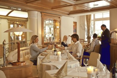 Im Mohren Restaurant im Hotel Mohren erleben Sie puren Genuss in allen Facetten: Vom Familienfrühstück, über die Mittags-Brotzeit bis zum 6-Gang Galamenü.