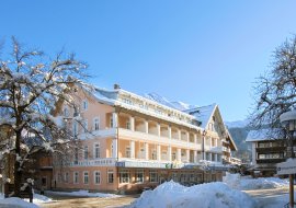 In nur wenigen Minuten zu Fuß vom Hotel Mohren im schönsten Schneeparadies in Oberstdorf. Erleben Sie den Winter zum Skifahren oder Winter wandern bei schönstem Wetter und besten Schnee Verhältnissen.
