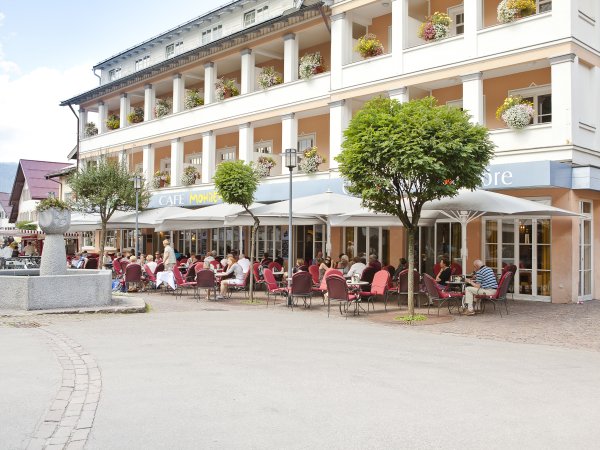 Im Zentrum von Oberstdorf befindet sich das Hotel Mohren mit seiner Sonnen-Terrasse auf der Sie an heißen Sommertagen einen großen Eisbecher oder aber ein leichtes Mittag- oder Abendessen genießen können.