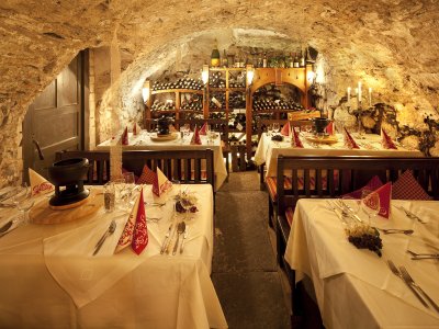 Der Mohren Weinkeller ist über 500 Jahre alt. Im Gewölbe unter dem Hotel in Oberstdorf lagern wahre Weinschätze in einer einzigartigen Atmosphäre.