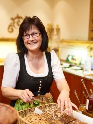 Frühstücksservice im 4 Sterne Hotel Mohren in Oberstdorf. Früh aufstehen und früh Feierabend, wer das mag, ist bei uns herzlich willkommen.
