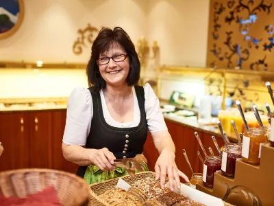 Frühstücksservice im 4 Sterne Hotel Mohren in Oberstdorf. Früh aufstehen und früh Feierabend, wer das mag, ist bei uns herzlich willkommen.