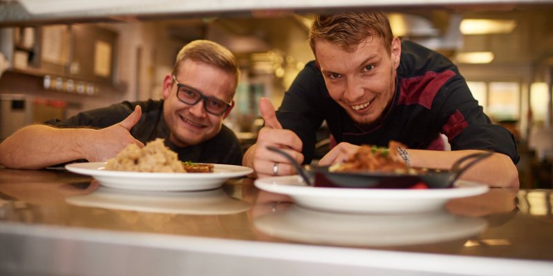 Lecker Schmecker aus der Küche Im Hotel Mohren in Oberstdorf werden täglich leckere und hübsch dekorierte Gerichte mit regionalen Produkten gekocht. Ein Besuch im Mohren Restaurant lohnt sich.