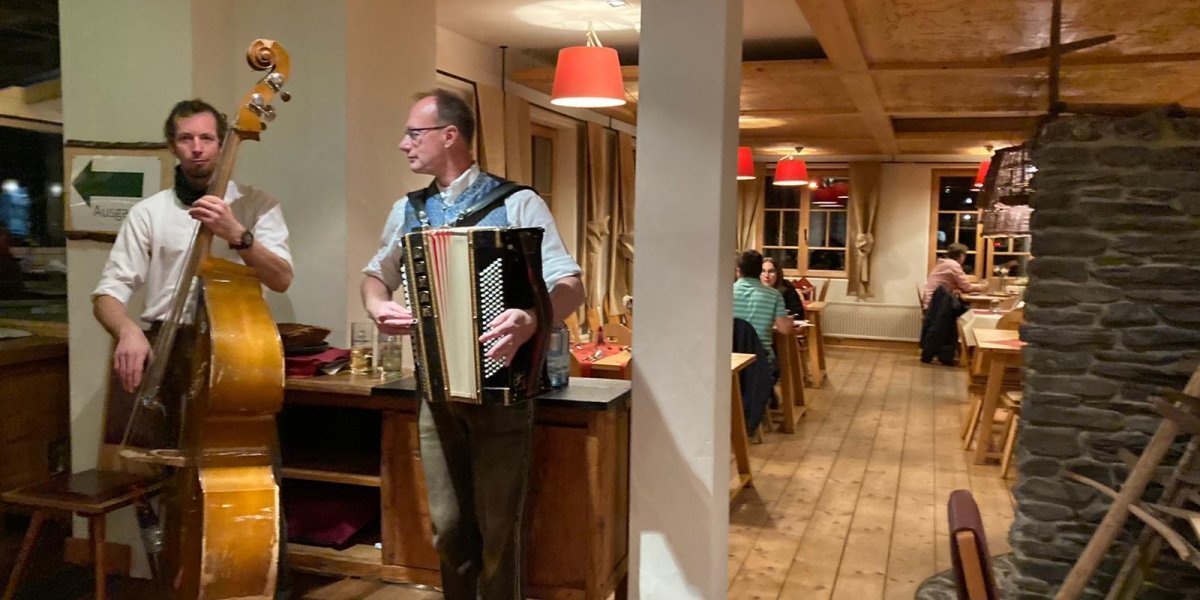 Live Musik mit dem Eberle Duo Genießen Sie Ihr Abendessen begleitet von den Klängen des Eberle Duos.