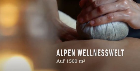 Massage in der Alpen Wellnesswelt im Hotel Oberstdorf Entspannende Massage mit warmen Kräuterstempeln in der 1.500 m² großen Alpen Wellnesswelt des Hotel Oberstdorf.