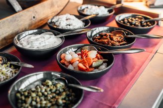 Genussvolles Abendbuffet im Hotel Oberstdorf im Allgäu Vielfältiges Abendbuffet im Hotel Oberstdorf mit liebevoll angerichteten Speisen, regionalen Zutaten und genussvoller Auswahl.