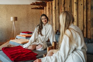 Wellnessurlaub mit bester Freundin ist immer eine sehr gute Entscheidung! Freuen Sie sich auf Wellnessurlaub mit Massage und Kosmetikbehandlungen in der Wellnesswelt im Wellnesshotel im Allgäu.