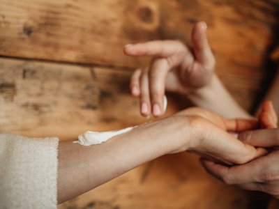 Wellnessurlaub im Hotel Oberstdorf bedeutet Wellnessauszeit mit besonderen Wellnessbehandlungen, wie Kosmetik, Massage und Beautybehandlungen.