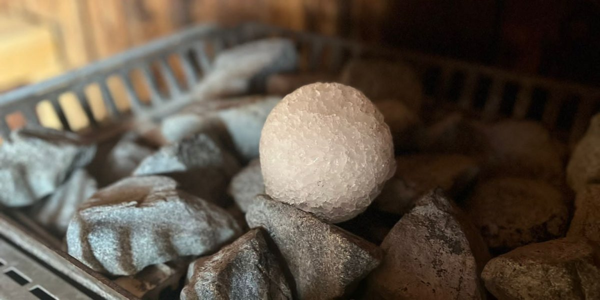 Besonderer Saunaaufguss mit der Eiskugel im Hotel Oberstdorf