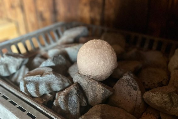 Besonderer Saunaaufguss mit der Eiskugel im Hotel Oberstdorf
