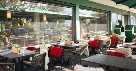 Stilvolle Terrasse des Hotels Oberstdorf Auf dieser Terrasse kannst Du Deinen Urlaub im Allgäu genießen.