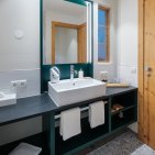 Badezimmer mit besonderen Designelementen
