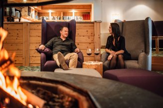 Gemütliche Stunden vor dem Kamin