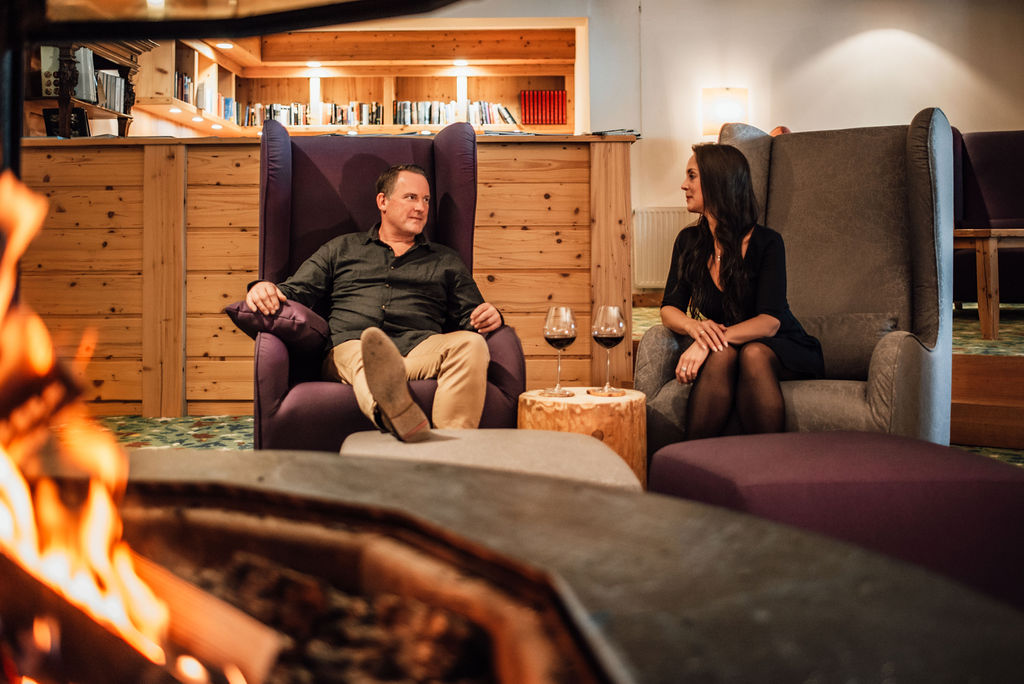 Gemütliche Stunden vor dem Kamin