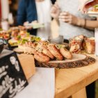 Entdecke unsere köstlichen Speisen, welche wir Euch in der Kaffeepause frisch vorbereiten.