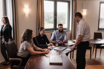 Conference and meetings in the Hotel Oberstdorf Sie möchten raus aus Ihrem Arbeitsalltag und mal etwas Neues wagen? Dann besuchen Sie uns in unserem Tagungshotel im Allgäu.