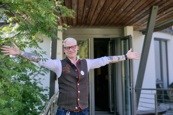 Rezeptionsleiter Dirk – Der Erlebnisspezialist