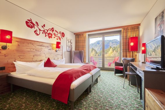Doppelzimmer mit Balkon und Bergblick Herzlich Willkommen in Ihrem Doppelzimmer mit Balkon im Hotel Oberstdorf.
