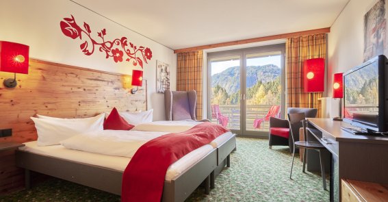 Doppelzimmer mit Balkon und Bergblick Herzlich Willkommen in Ihrem Doppelzimmer mit Balkon im Hotel Oberstdorf.