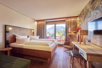 Doppelzimmer Allgäu Style Superior Mit Bergblick und Balkon sind die Doppelzimmer Allgäu Style Superior im Hotel Oberstdorf ausgestattet.