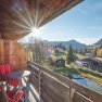 Auf dem Balkon am Doppelzimmer Allgäu Style Superior lässt es sich wunderbar entspannen. Mit Blick zum eigenen Natur Badesee des Hotel Oberstdorf fühlen Sie sich mitten in der Natur angekommen.