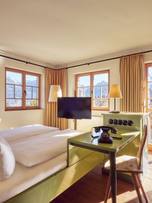 Ein besonderes Design, ein Balkon mit Bergblick und ganz viel Holz finden Sie in der Kategorie 