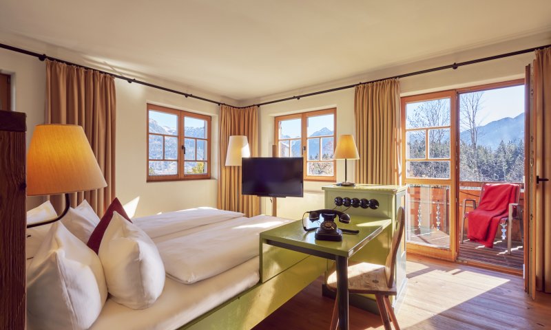 Ein besonderes Design, ein Balkon mit Bergblick und ganz viel Holz finden Sie in der Kategorie 