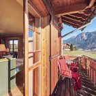 Vom Bett direkt in die Berge Aufwachen, auf den Balkon treten und den Blick genießen - so kann Ihr Urlaubstag im Hotel Oberstdorf im Allgäu beginnen.