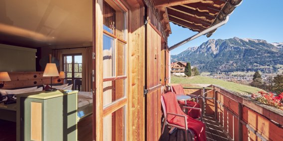 Aufwachen, auf den Balkon treten und den Blick genießen - so kann Ihr Urlaubstag im Hotel Oberstdorf im Allgäu beginnen.