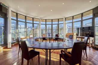 Tagen mit Aussicht In unserem runden Tagungsraum im Turm des Hotel Oberstdorf entstehen kreative Idee mit Blick in die Berge.