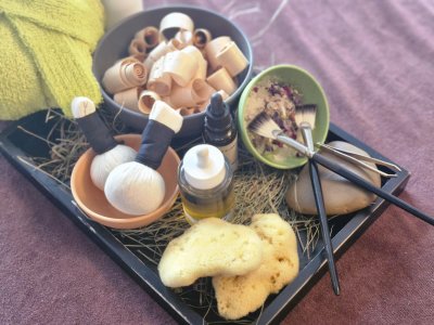 Wellnessbehandlung mit Salzen und Ölen