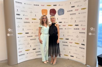 Wellnessleiterin Vicky zusammen mit Wellnessfee Juliana bei der Wellness Aphrodite 2026