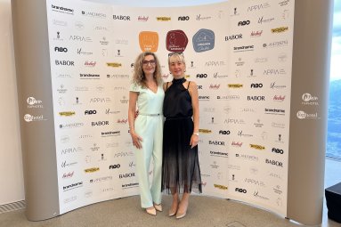 Wellnessleiterin Vicky zusammen mit Wellnessfee Juliana bei der Wellness Aphrodite 2026