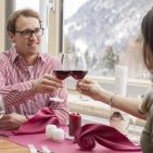 Gönnen Sie sich ein Glas Wein zum Essen. Das Hotel Oberstdorf-Team empfiehlt Ihnen gern den passenden Tropfen zu Ihrem Essen.