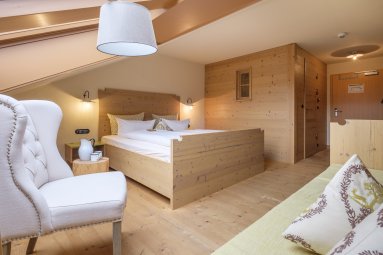 Zeit für sich Im Urlaub im Hotel Oberstdorf haben Sie endlich einmal Zeit sich um sich selbst zu kümmern. Die Sorgen, Sorgen sein zu lassen und einen entspannten Urlaub in den gemütlichen Zimmern zu verbringen.