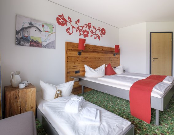 Wohlfühlgarantie für die ganze Familie Im Hotel Oberstdorf sind Familien mit Kindern herzlich willkommen. Die speziellen Familienzimmer bieten Platz für 3-4 Personen und versprechen absoluten Komfort für die ganze Familie.