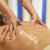Rückenmassage mit Aromaöl