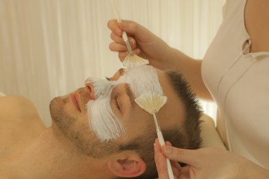 Kosmetik für Ihre Haut Wann haben Sie sich die letzten Kosmetikbehandlung gegönnt? Nehmen Sie sich in Ihrem Oberstdorf Urlaub ein wenig Zeit dafür, Sie werden sehen, wie gut es Ihnen und Ihrer Haut tut.