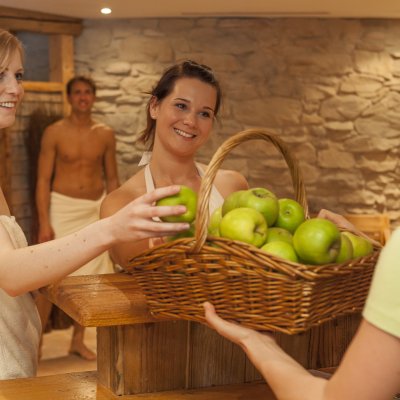 Gesunde Ernährung darf bei einem Wellnessaufenthalt natürlich nicht fehlen. Dafür sorgt das Team vom Hotel Oberstdorf und versorgt Sie mit frischem saisonalen Obst.