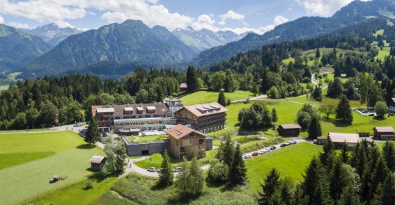 Wellnesshotel im Allgäu umgeben von den Allgäuer Bergen