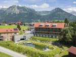 Naturbadesee vor dem Hotel