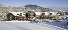 Weiße Winterpracht des Hotel Oberstdorfs im schneesicheren Oberstdorf. Winterkleid des Hotel Oberstdorfs