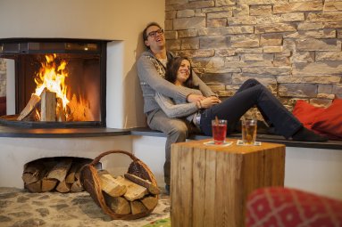 Ausklang des Abends am warmen Kamin