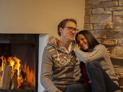 Kuschelstunde am knisternden Feuer