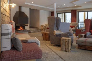 Wellness-Wohnzimmer mit Kamin