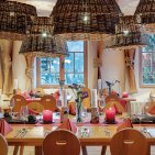 Ob Rustikal, modern oder edel - im Hotel Oberstdorf haben Sie zu jeder Mahlzeit die Qual der Wahl. Der rustikale Bereich spiegelt das traditionelle Allgäu mit vielen passenden Dekoelementen wider.