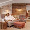 Das ist Wellness im ersten Feelgood-Hotel im Allgäu. Im Hotel Oberstdorf dürfen Sie sich im Wellnessbereich gerne auch einfach nur für eine Tasse Tee am Kamin bequem machen, einen Plausch halten und die Beine hochlegen.