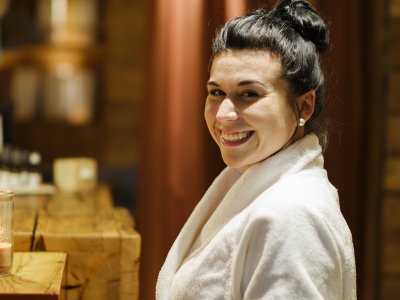 Sauna, Schwimmbad, Massage, Kosmetik - allein die Vorfreude auf einen Tag in der Alpen Wellnesswelt im Hotel Oberstdorf zaubert den Gästen ein Lächeln ins Gesicht.